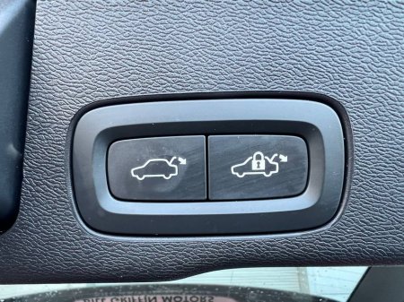 2023 Volvo XC60 T6 PLUS DARK AWD 2.0 * HUGE SPEC * // OPENING PAN ROOF // 360 PARKING CAMERAS // APPLE CARPLAY/ANDROID AUTO €38,900 thumbnail