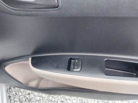 2015 Hyundai i10 - thumbnail 18