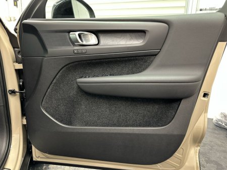 2026 Volvo EX40 - thumbnail 11