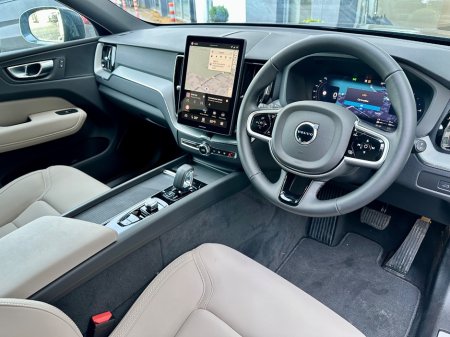 2025 Volvo XC60 - thumbnail 18