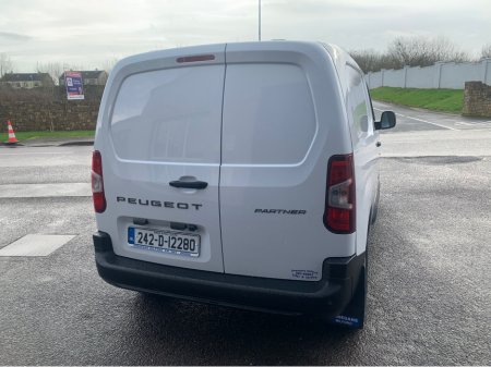 2024 Peugeot Partner PRO PLUS 1.5 HDI 100 1 €24,000 thumbnail