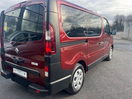 2023 Renault Trafic Passenger - thumbnail 5