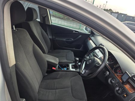 2010 Volkswagen Passat 1.6 TDI BLUEMOTION COMFORTLINE €3,950 thumbnail