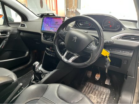 2015 Peugeot 208 - thumbnail 8