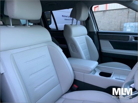 2024 Hyundai Santa Fe PHEV Premium 1.6 €54,995 thumbnail