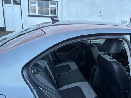 2016 Volkswagen Jetta HIGHLINE 2.0 TDI MANUAL 5SPEED 110BHP 4DR €12,500 thumbnail