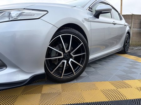2018 Toyota Camry - thumbnail 2
