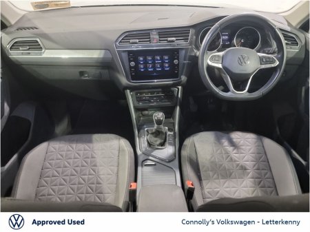 2024 Volkswagen Tiguan - thumbnail 2