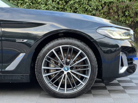 2022 BMW 5 Series 530e LUXURY LINE 2.0 HYBRID // HARMAN/KARDON // 360 VISUAL PARKING ASSIST // BMW INDIVIDUAL HEATED & COOLED SEATS €34,900 thumbnail