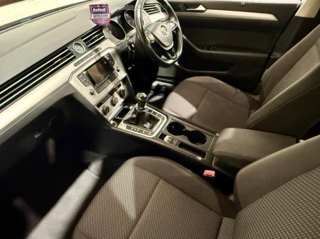 2016 Volkswagen Passat - thumbnail 11