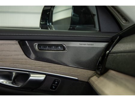 2025 Volvo XC90 - thumbnail 17