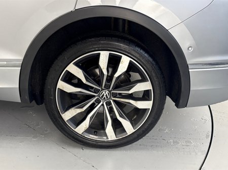 2023 Volkswagen Tiguan R-LINE 2.0 TDI AUTOMATIC 7 SEATER**PANORAMIC SUNROOF**HEATED MULTIFUNCTIONAL STEERING WHEEL**DIGITAL DASH**HEATED FRONT SEATS**REVERSE CAMERA**BLACK LEATHER INTERIOR**KEYLESS ENTRY**APPLE CARPLAY** €42,995 thumbnail