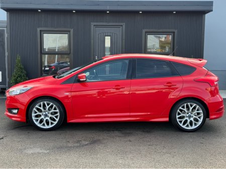 2017 Ford Focus - thumbnail 12