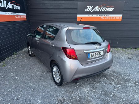 2016 Toyota Yaris - thumbnail 6