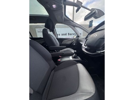 2017 Citroen Grand C4 Picasso GRAND 1.6 BLUE HDI 1 120 FLAIR 120BHP 5DR €13,800 thumbnail