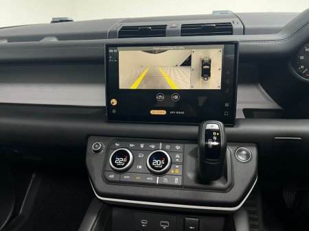 2024 Land Rover Defender HSE X-DYNAMIC P400E €87,990 thumbnail