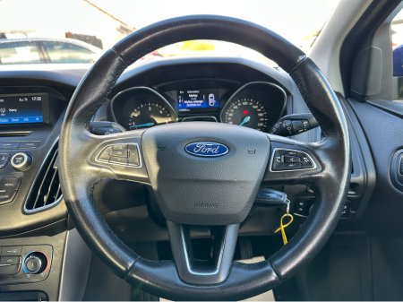 2016 Ford Focus - thumbnail 14