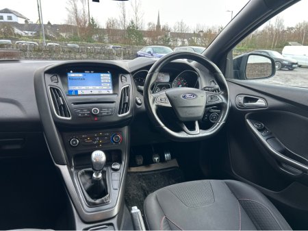 2018 Ford Focus - thumbnail 10