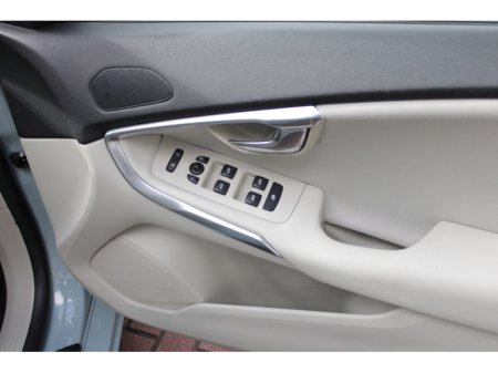 2017 Volvo V40 - thumbnail 10