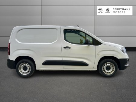 2024 Opel Combo KOMF L1H1-1.5 100PS D 3DR €17,950 thumbnail