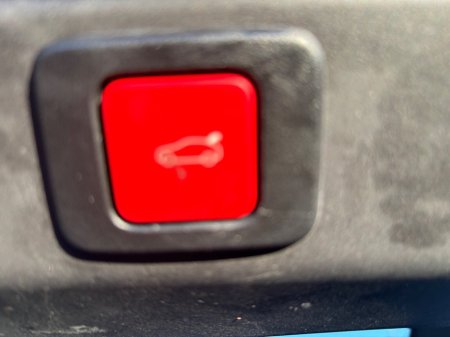 2025 Peugeot 3008 1.2 MHEV PureTech 136bhp eDCS6 GT €42,950 thumbnail