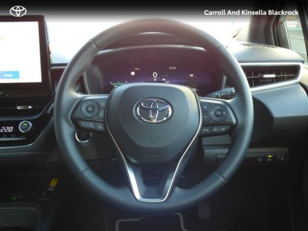 2024 Toyota Corolla Hybrid Luna Sport HB €32,950 thumbnail