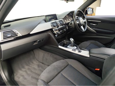 2017 BMW 3 Series - thumbnail 15