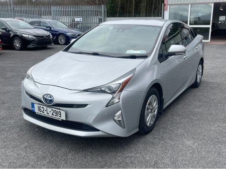 2016 Toyota Prius - thumbnail 3