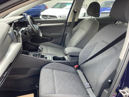 2022 Volkswagen Golf 2.0 TDI Life Estate 5dr Diesel Manual Euro 6 (s/s) (115 ps) thumbnail