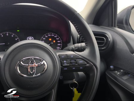 2024 Toyota Yaris (241) LUNA 1.5 PETROL IRISH CAR 1 OWNER €22,495 thumbnail