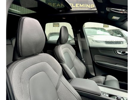 2025 Volvo XC60 - thumbnail 6