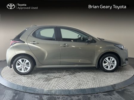 2021 Toyota Yaris - thumbnail 3