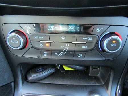 2018 Ford Focus Titanium 1.0 125PS 6SPD 4DR €13,950 thumbnail