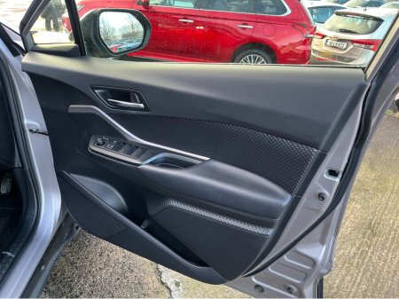 2020 Toyota C-HR S HYBRID AUTOMATIC 1.8 PETROL //ADAPTIVE CRUISE CONTROL//KEYLESS ENTRY//REVERSE CAMERA// €21,950 thumbnail