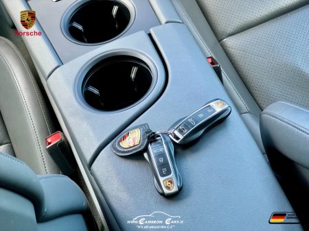 2022 Porsche Taycan - thumbnail 8