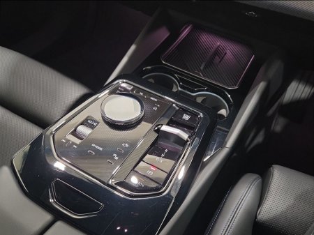 2024 BMW 5 Series - thumbnail 10