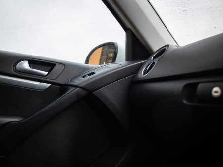 2016 Volkswagen Tiguan - thumbnail 17