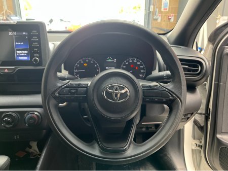 2021 Toyota Yaris - thumbnail 7