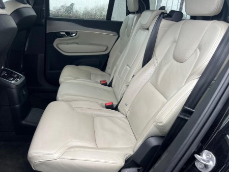 2022 Volvo XC90 PHEV T8 (390hp) R-Design AWD €49,950 thumbnail