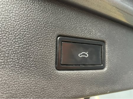 2021 Volkswagen Tiguan - thumbnail 17