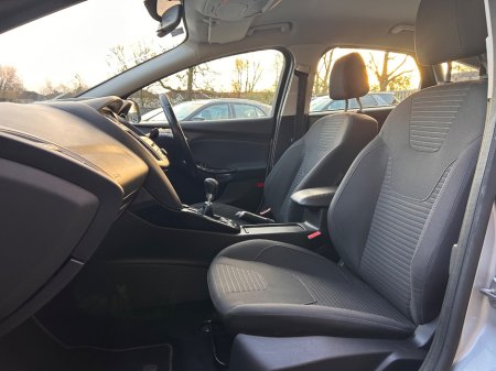 2018 Ford Focus - thumbnail 11