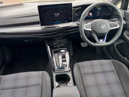 2025 Volkswagen Golf GTE 1.5TSI PHEV 177HP DSG €49,975 thumbnail