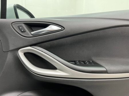 2017 Vauxhall Astra - thumbnail 29