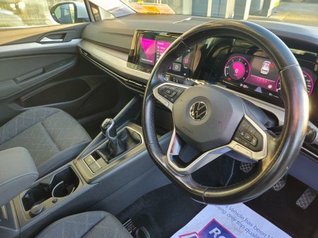 2022 Volkswagen Golf 2.0 TDI 115HP Life €24,950 thumbnail