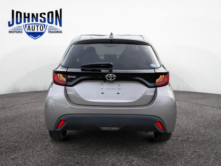 2020 Toyota Yaris - view 3