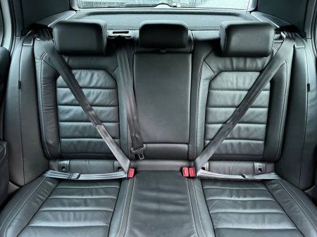 2014 Volkswagen Golf R 4MOTION 2.0 TSI // NEW PRETORIA ALLOYS // LEATHER INTERIOR // REVERSE CAMERA €24,900 thumbnail