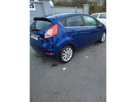 2016 Ford Fiesta - thumbnail 3