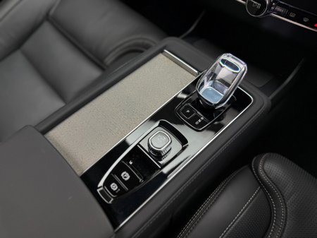 2025 Volvo XC90 - thumbnail 18