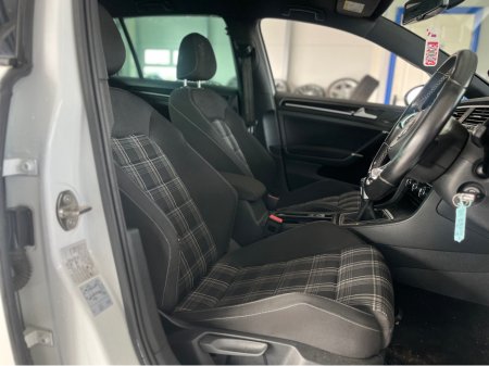 2015 Volkswagen Golf - thumbnail 12