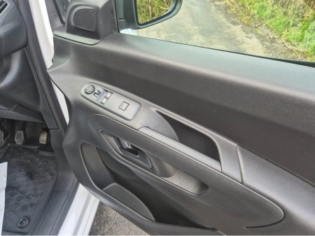 2024 Peugeot Partner - thumbnail 11